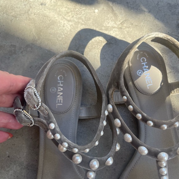 Chanel pearl thong sandals /39.5 - Picture 2 of 5
